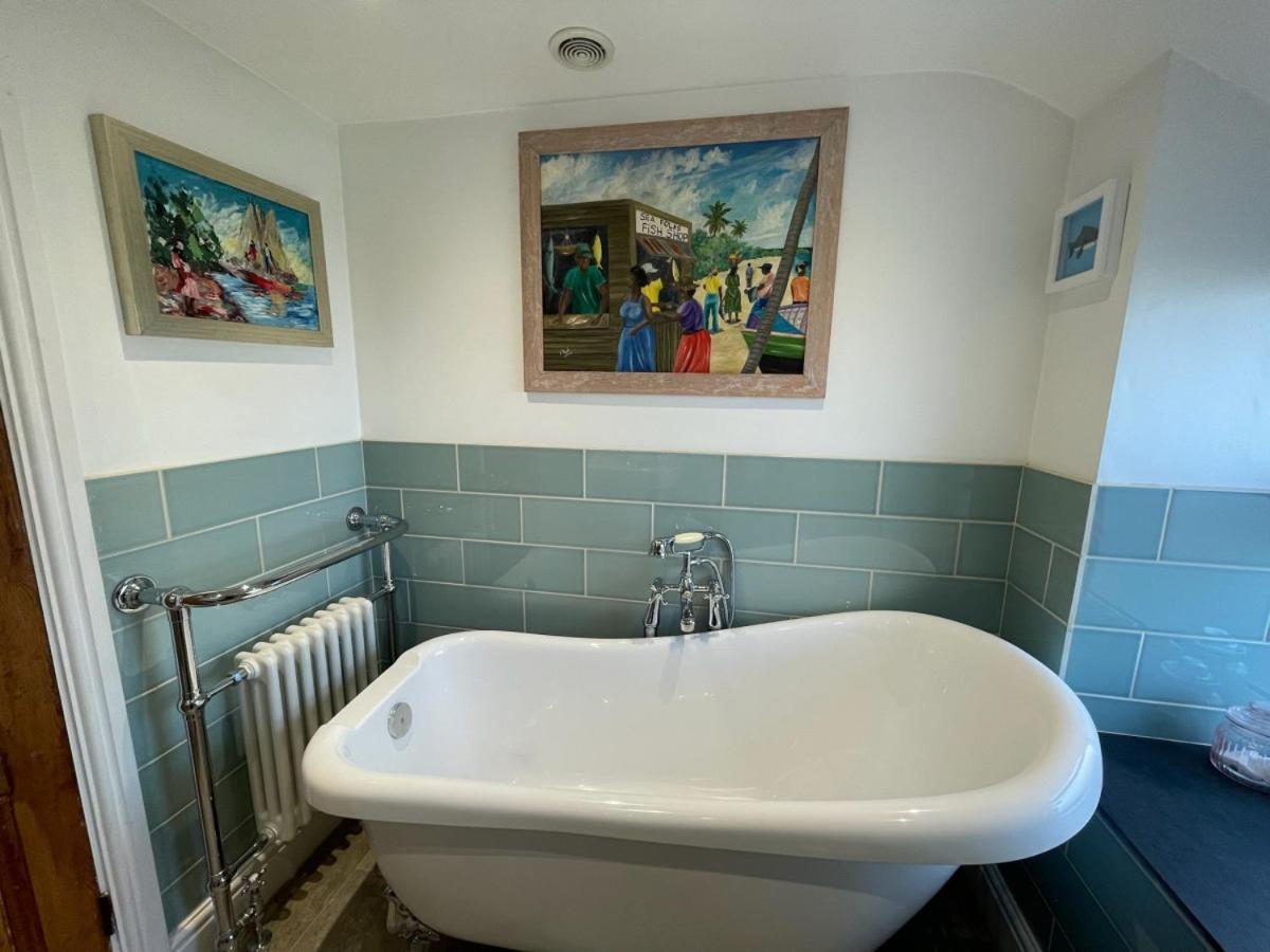 Sandown And Cillia Marys 4 Bedroom 3 Plus 1 Saint Teath Dış mekan fotoğraf